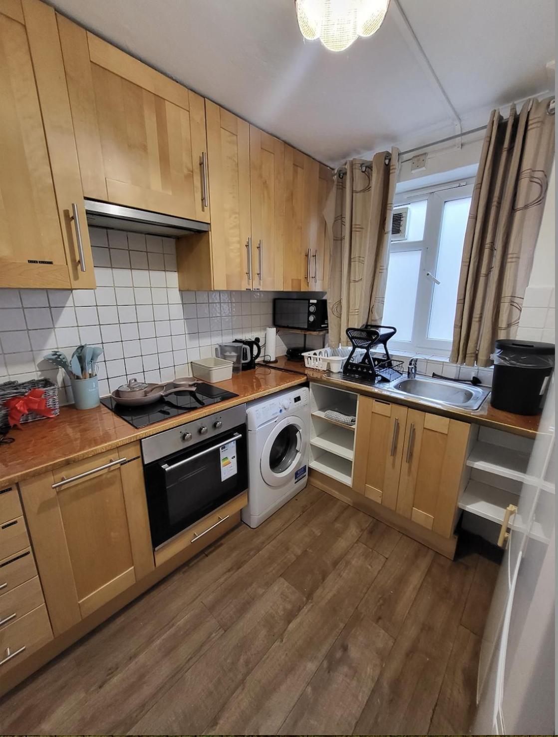 Huge And Affordable 3 Bedroom Flat In Hammersmith For 7 People With Welcome Breakfast London Bagian luar foto