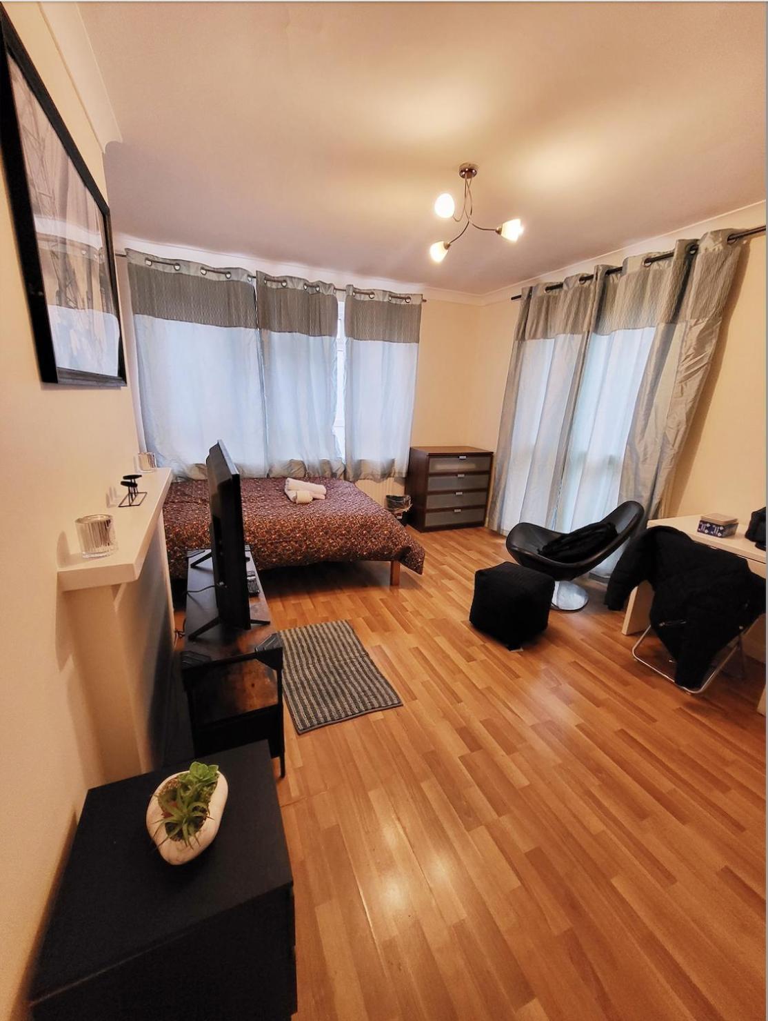 Huge And Affordable 3 Bedroom Flat In Hammersmith For 7 People With Welcome Breakfast London Bagian luar foto
