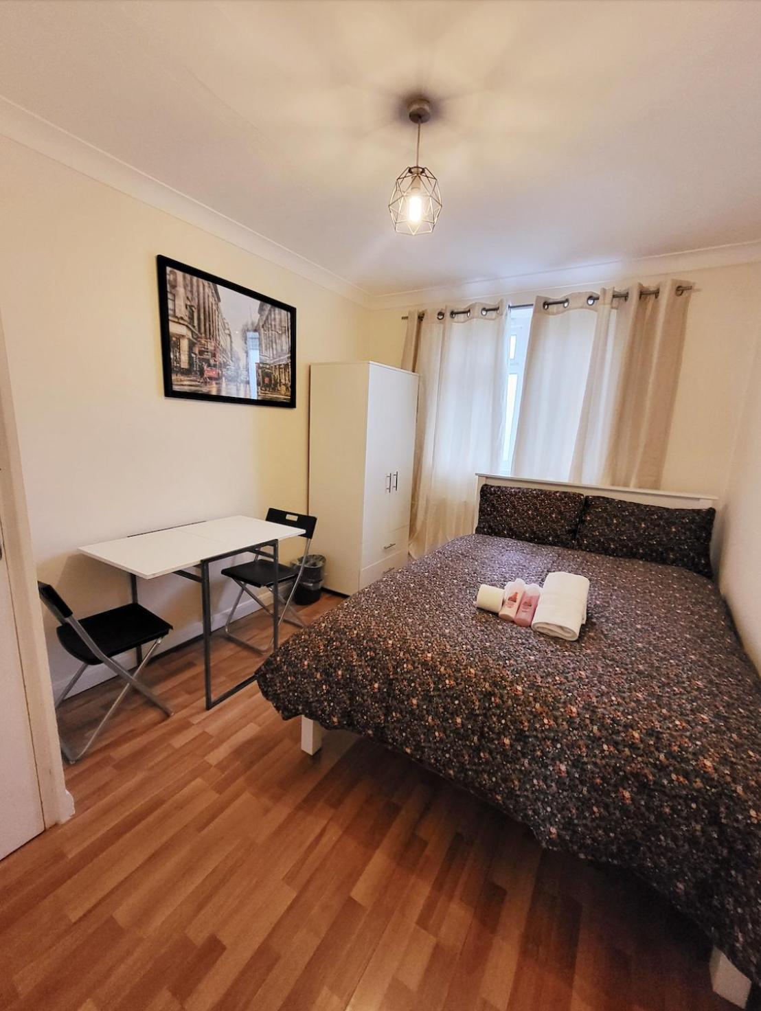 Huge And Affordable 3 Bedroom Flat In Hammersmith For 7 People With Welcome Breakfast London Bagian luar foto