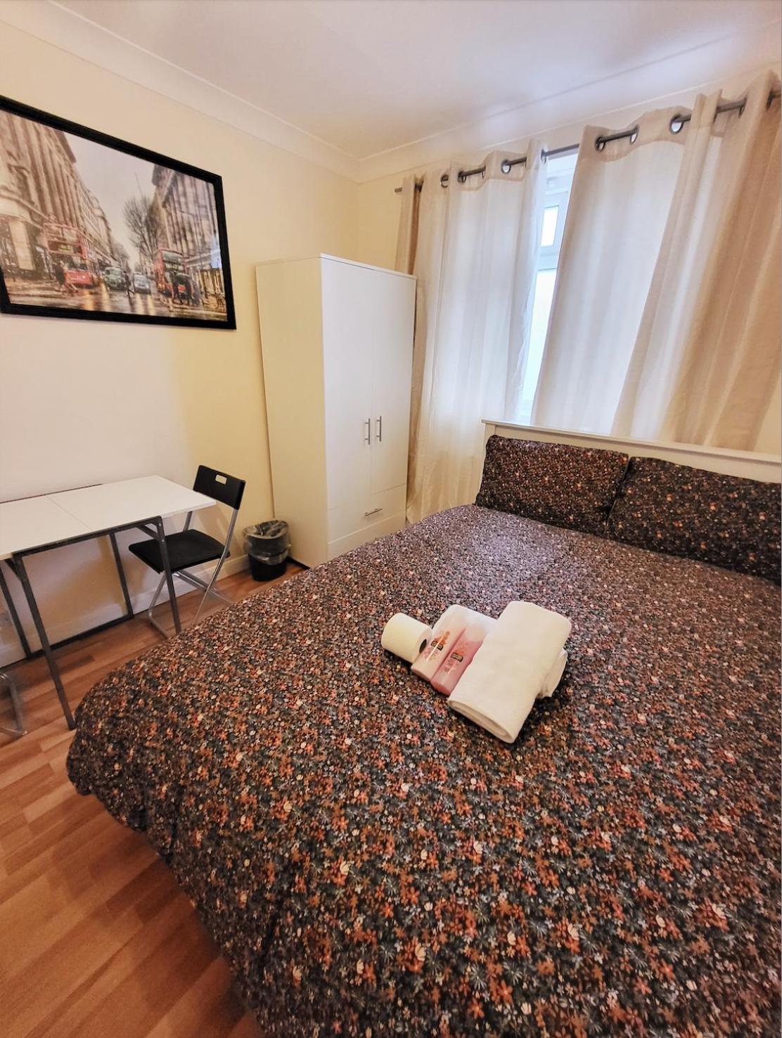 Huge And Affordable 3 Bedroom Flat In Hammersmith For 7 People With Welcome Breakfast London Bagian luar foto