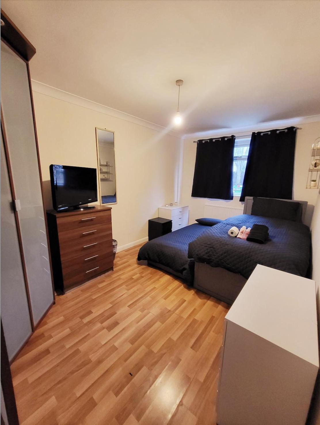 Huge And Affordable 3 Bedroom Flat In Hammersmith For 7 People With Welcome Breakfast London Bagian luar foto