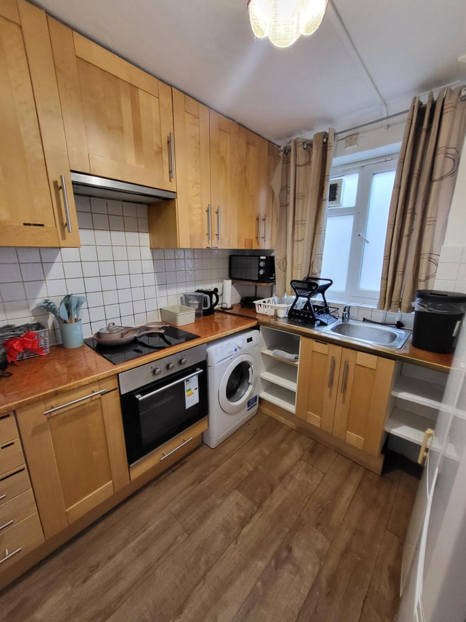 Huge And Affordable 3 Bedroom Flat In Hammersmith For 7 People With Welcome Breakfast London Bagian luar foto