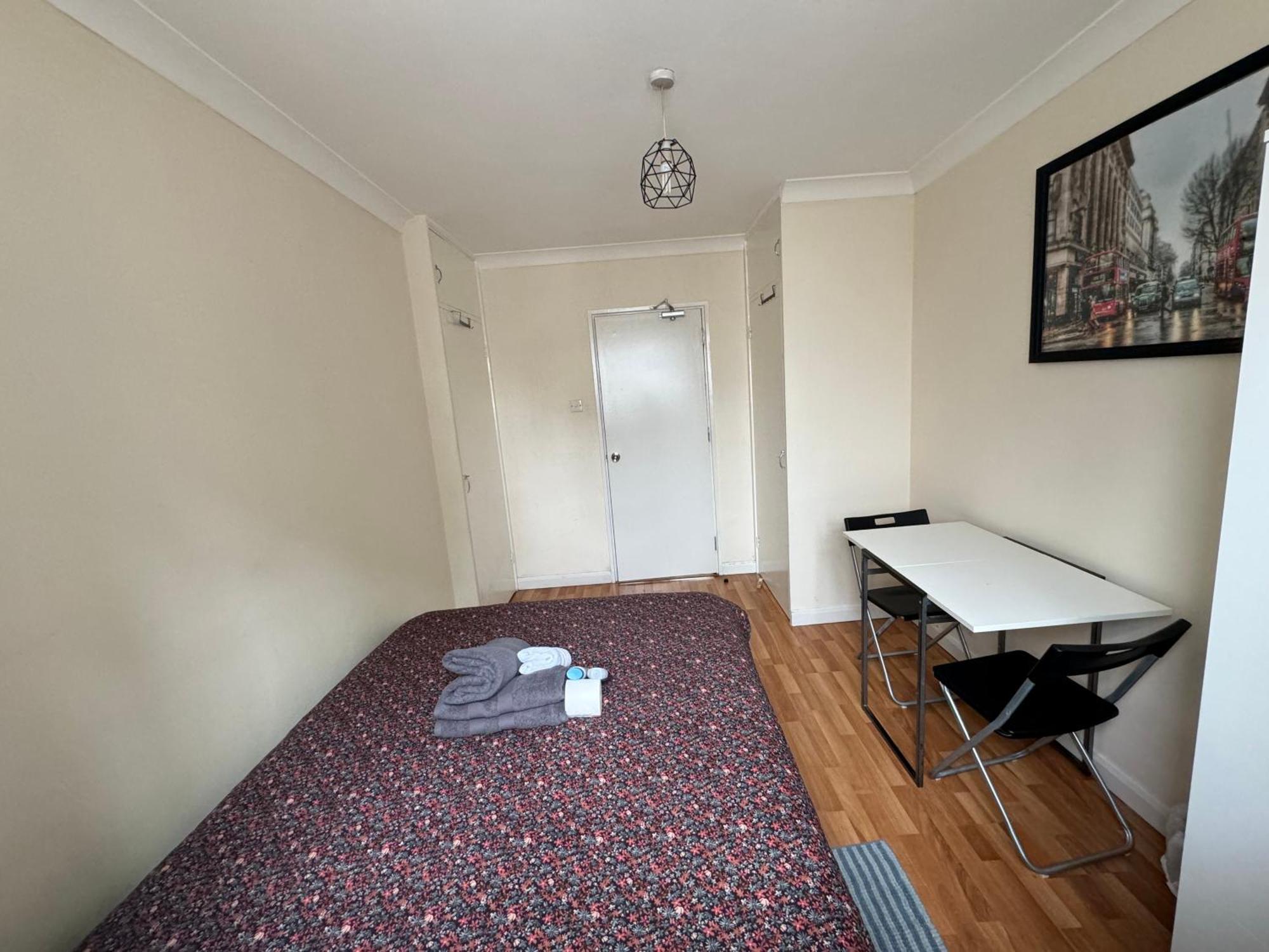 Huge And Affordable 3 Bedroom Flat In Hammersmith For 7 People With Welcome Breakfast London Bagian luar foto