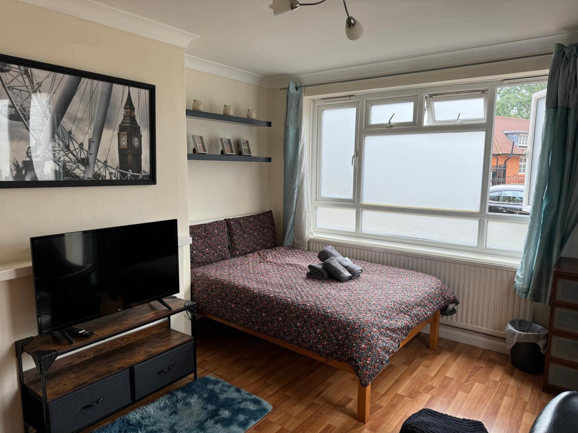 Huge And Affordable 3 Bedroom Flat In Hammersmith For 7 People With Welcome Breakfast London Bagian luar foto