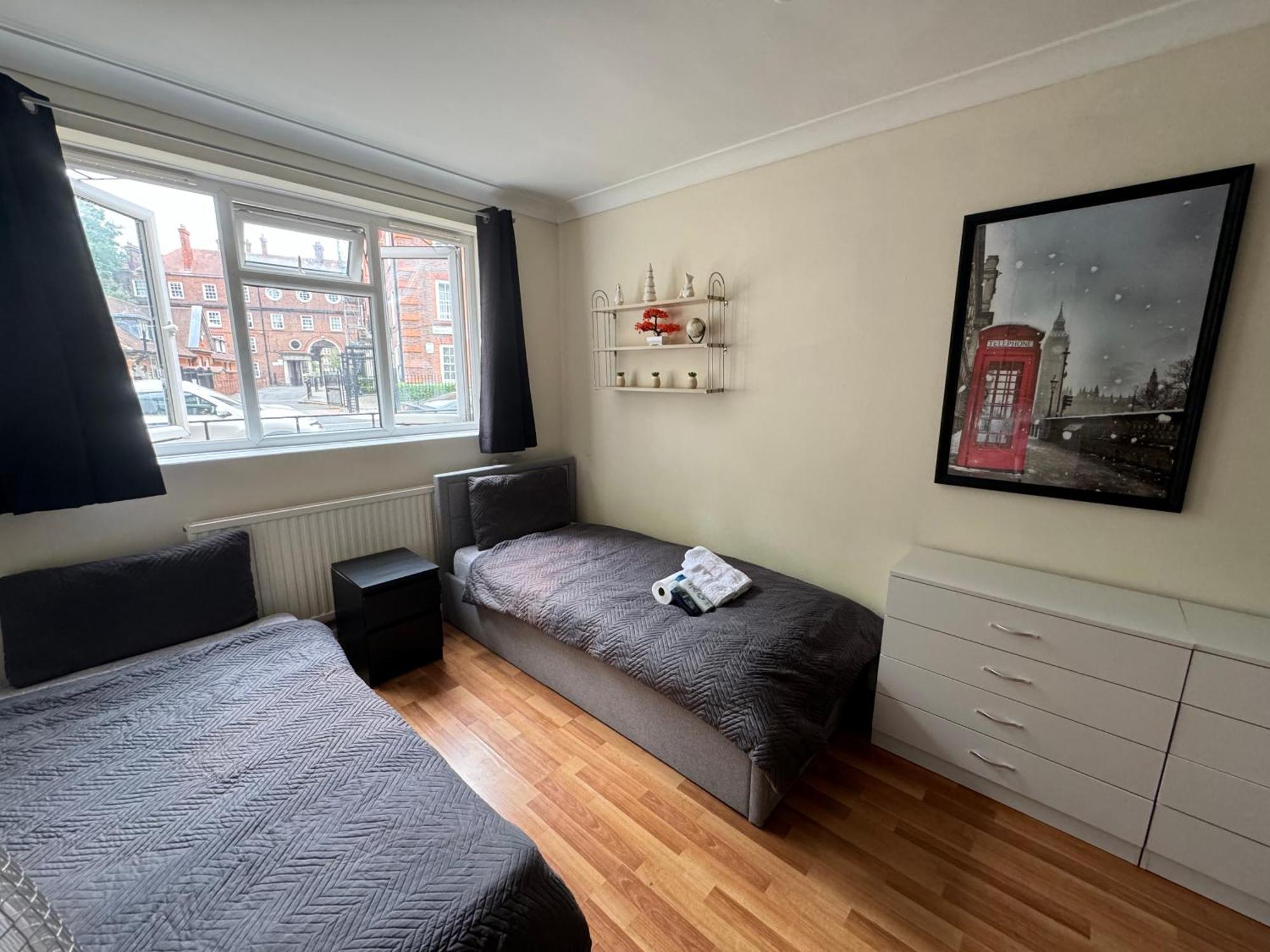 Huge And Affordable 3 Bedroom Flat In Hammersmith For 7 People With Welcome Breakfast London Bagian luar foto
