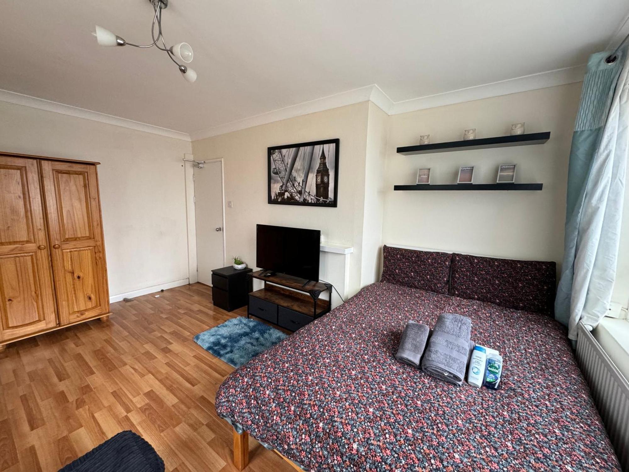 Huge And Affordable 3 Bedroom Flat In Hammersmith For 7 People With Welcome Breakfast London Bagian luar foto