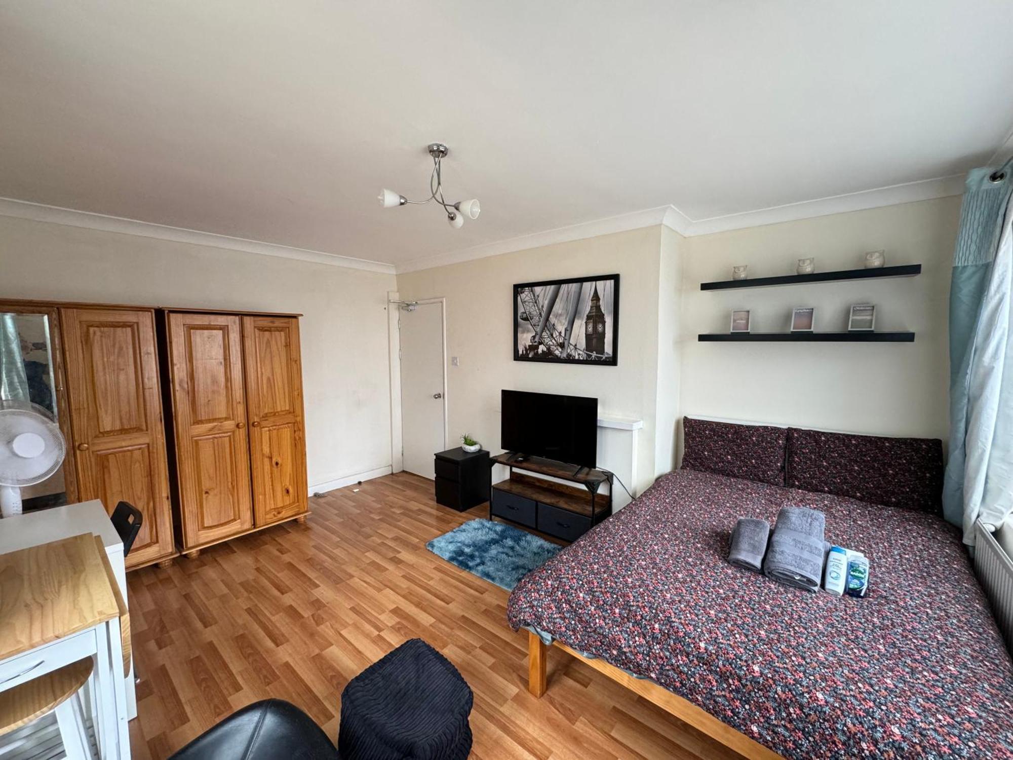 Huge And Affordable 3 Bedroom Flat In Hammersmith For 7 People With Welcome Breakfast London Bagian luar foto