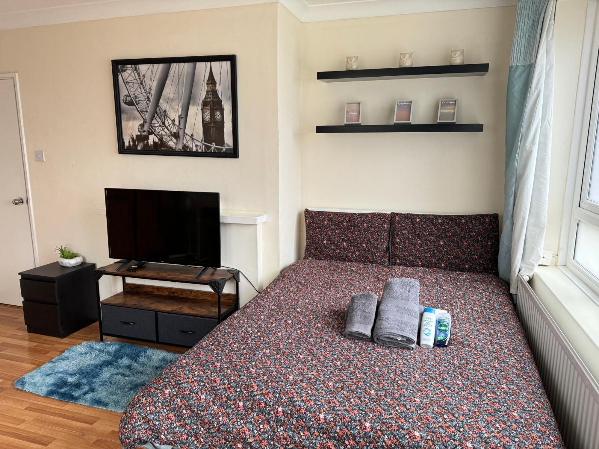 Huge And Affordable 3 Bedroom Flat In Hammersmith For 7 People With Welcome Breakfast London Bagian luar foto