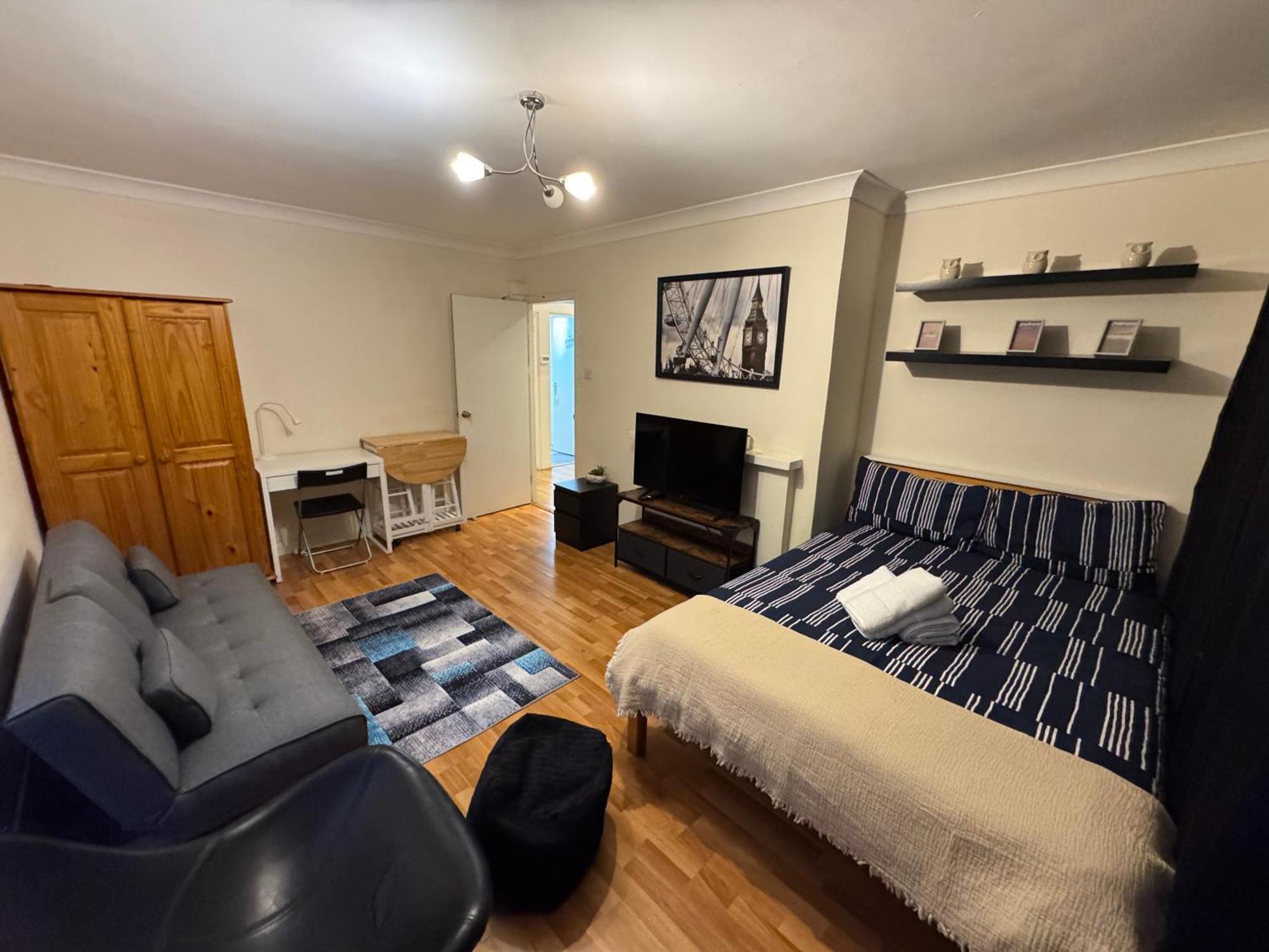 Huge And Affordable 3 Bedroom Flat In Hammersmith For 7 People With Welcome Breakfast London Bagian luar foto